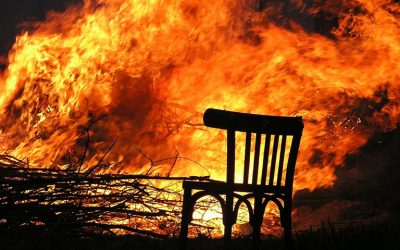 Brandsanierung mit Trockeneis – So erstrahlt verbranntes Holz wieder in neuem Glanz